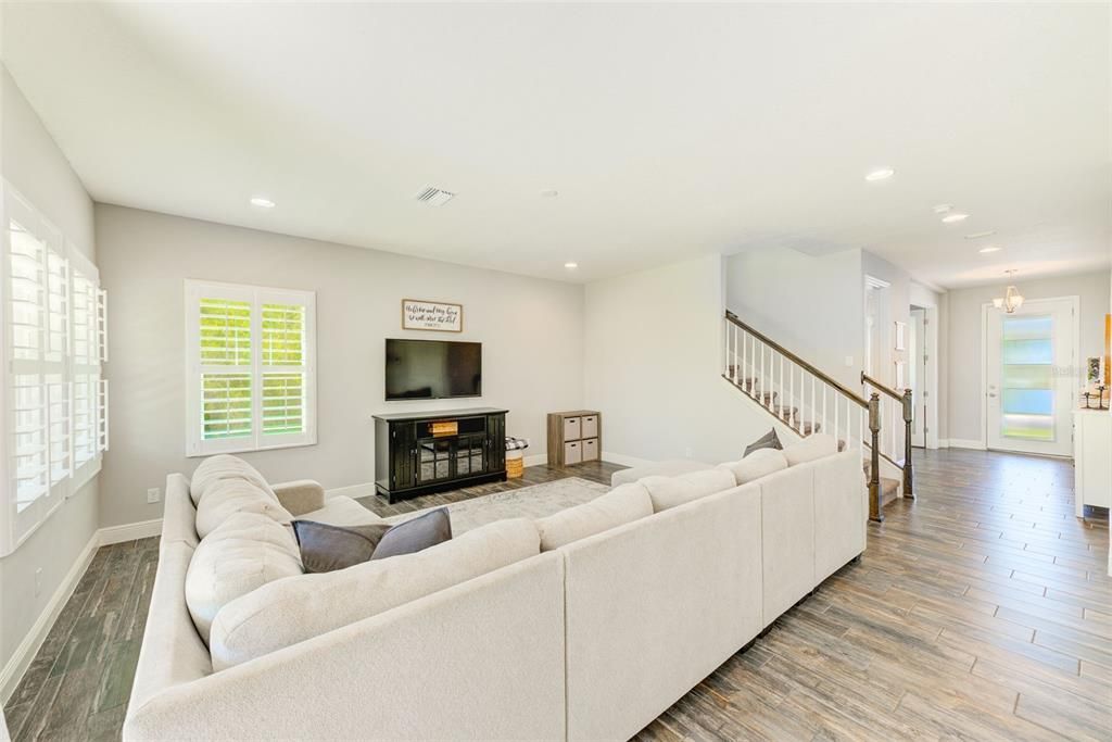Active With Contract: $759,900 (5 beds, 2 baths, 2731 Square Feet)