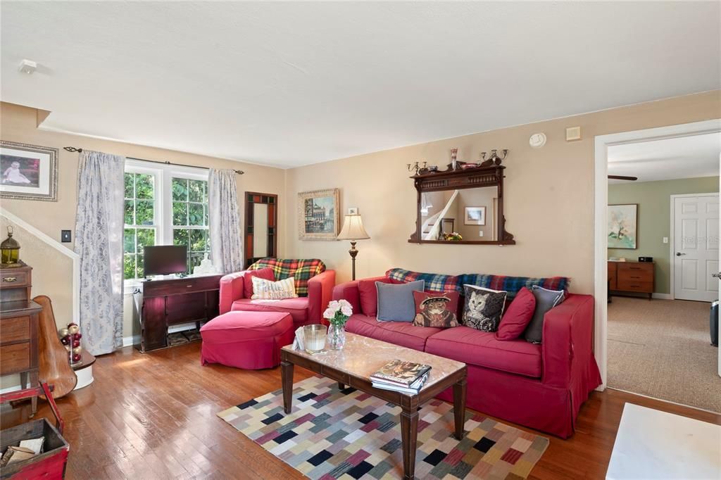 Active With Contract: $399,900 (3 beds, 3 baths, 1970 Square Feet)