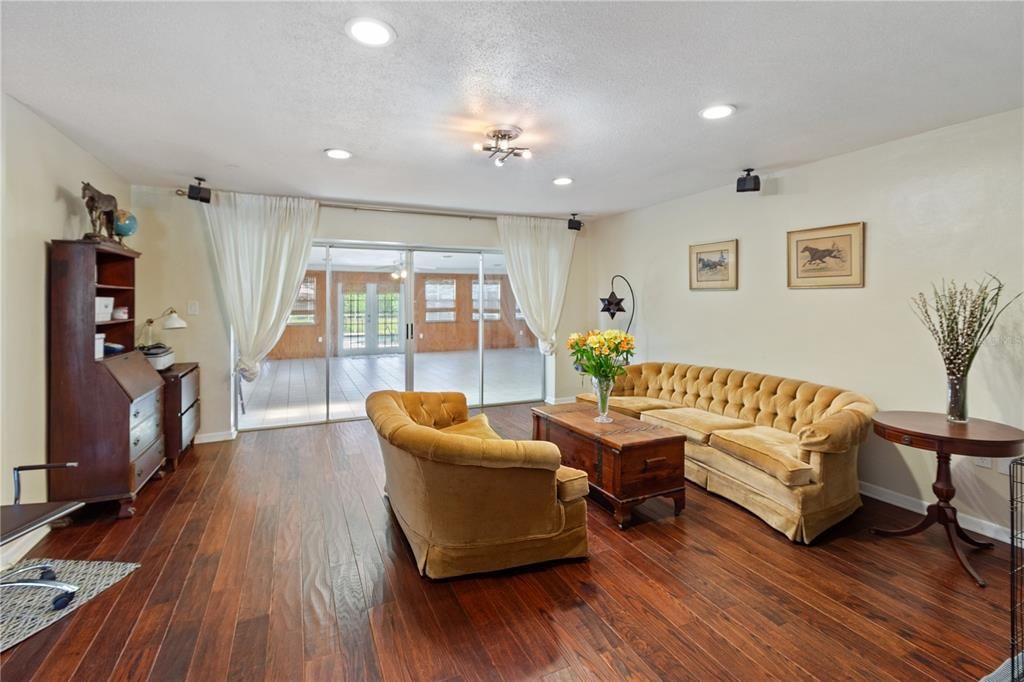For Sale: $1,100,000 (4 beds, 3 baths, 2986 Square Feet)