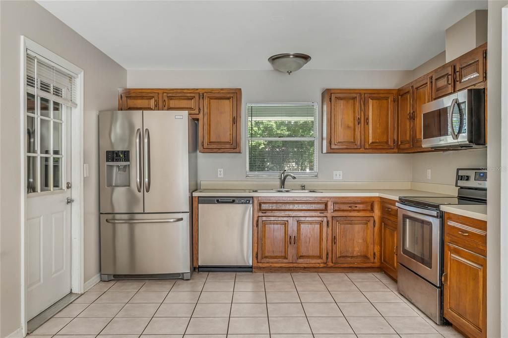 For Sale: $469,000 (3 beds, 2 baths, 1147 Square Feet)