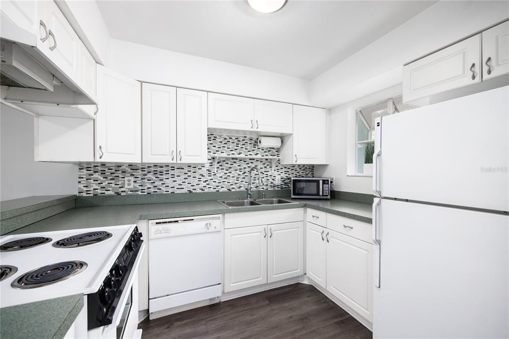 Recently Sold: $175,000 (2 beds, 2 baths, 1168 Square Feet)