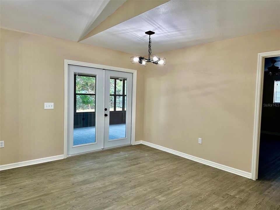 Active With Contract: $2,050 (3 beds, 2 baths, 1684 Square Feet)