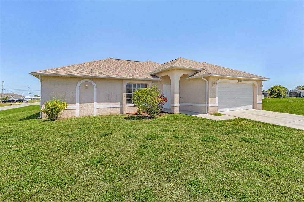 For Sale: $335,900 (4 beds, 2 baths, 1712 Square Feet)