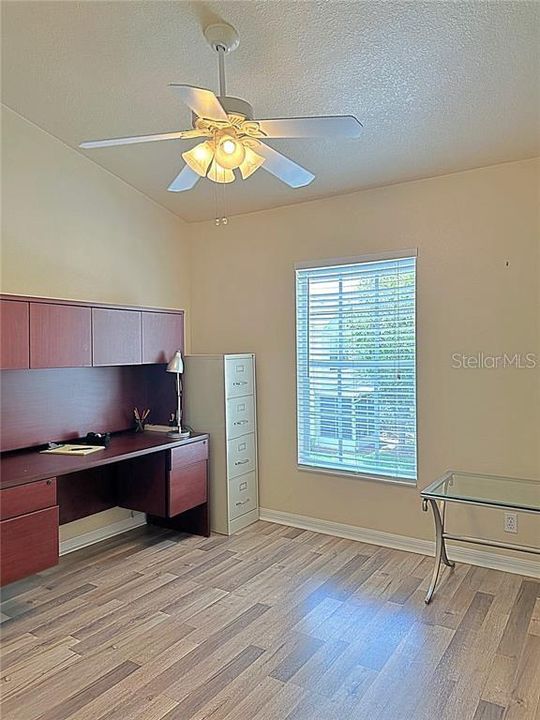 For Rent: $2,100 (2 beds, 1 baths, 1271 Square Feet)