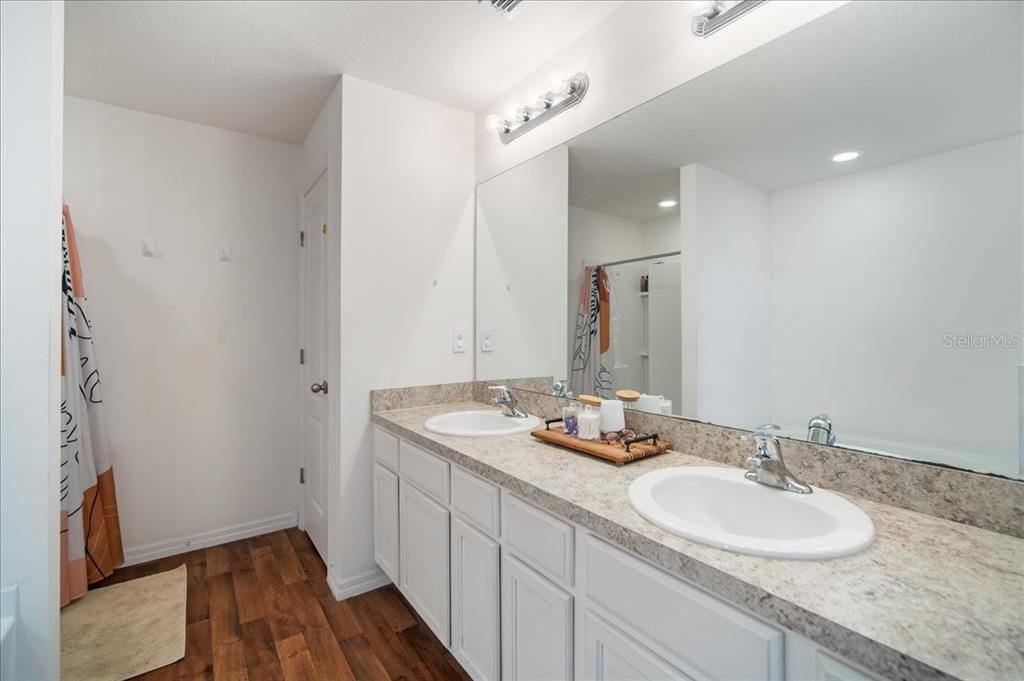For Sale: $340,000 (4 beds, 2 baths, 1880 Square Feet)