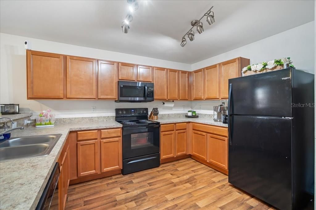 For Sale: $350,000 (4 beds, 2 baths, 1880 Square Feet)