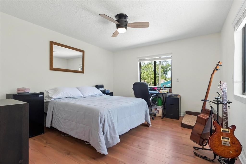 For Sale: $350,000 (2 beds, 2 baths, 1113 Square Feet)