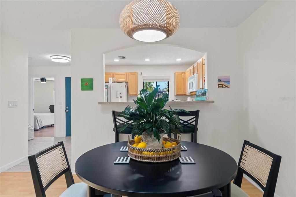 For Sale: $350,000 (2 beds, 2 baths, 1113 Square Feet)