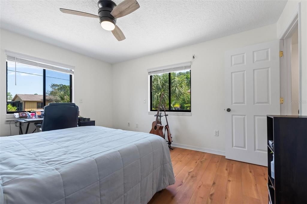 For Sale: $350,000 (2 beds, 2 baths, 1113 Square Feet)