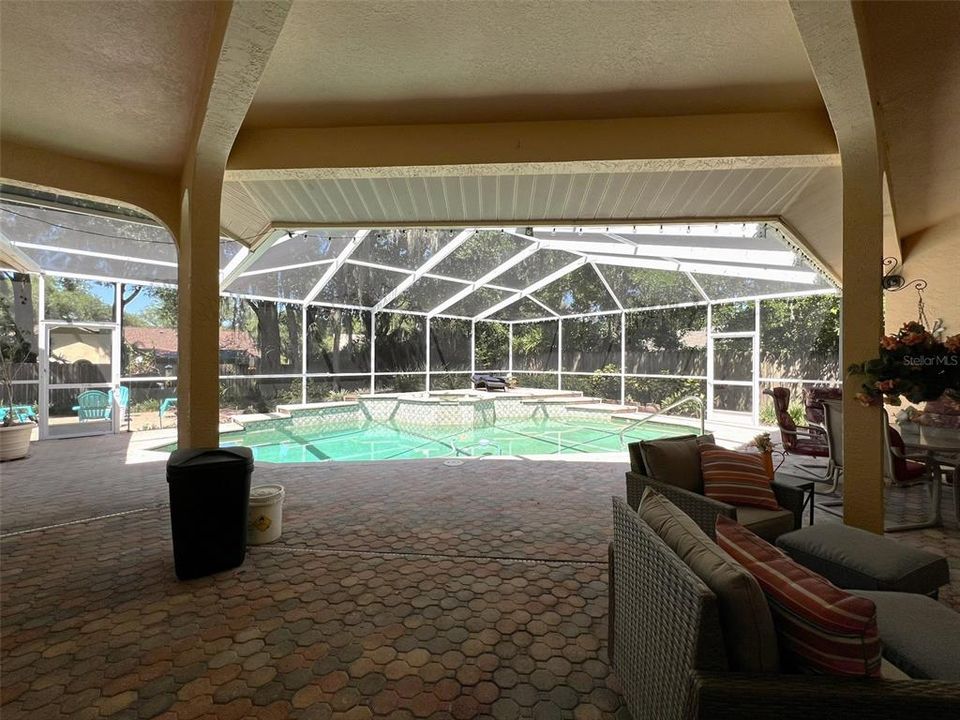 view of screened pool/patio