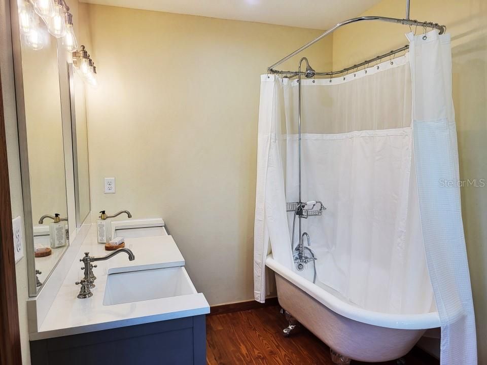 For Sale: $485,000 (3 beds, 2 baths, 2200 Square Feet)