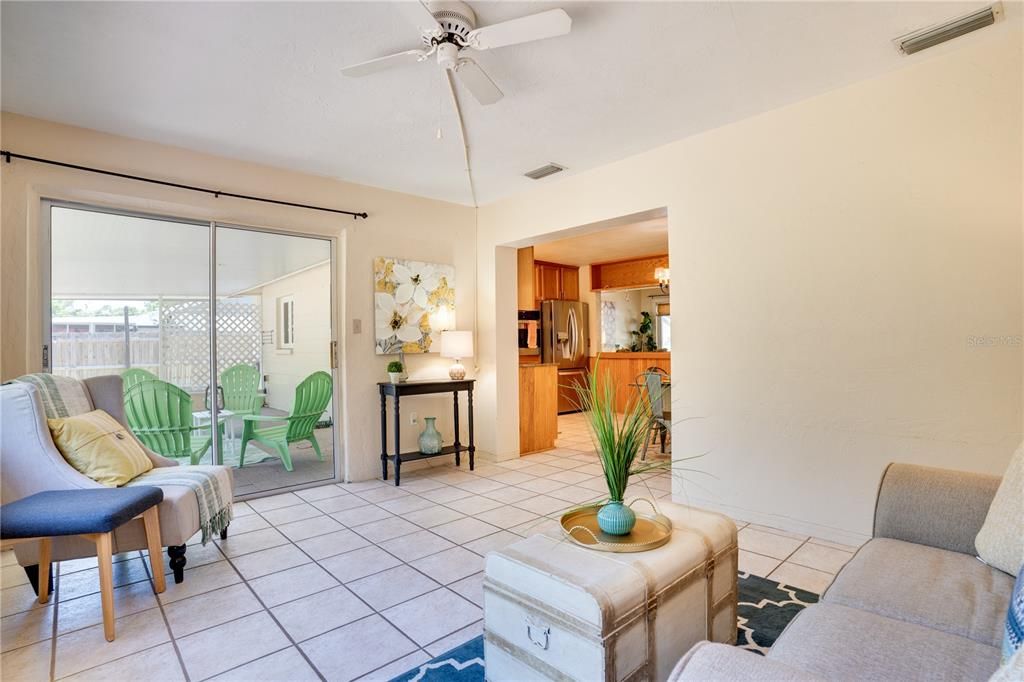 Recently Sold: $349,000 (2 beds, 1 baths, 1042 Square Feet)