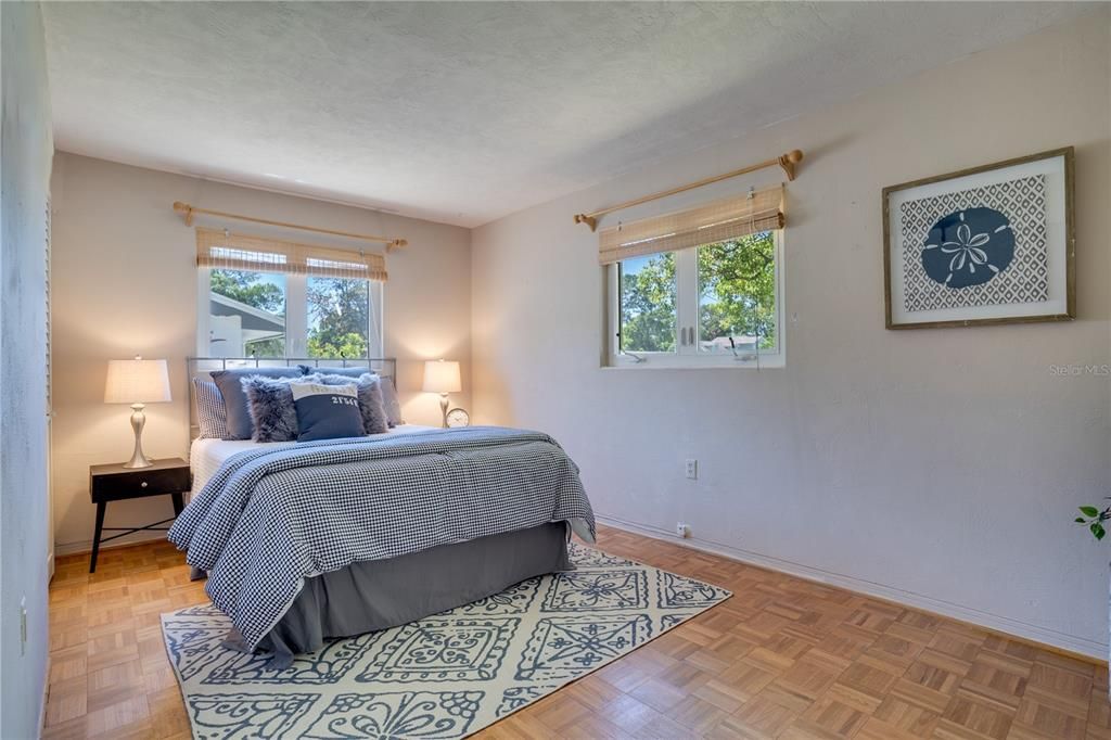 Recently Sold: $349,000 (2 beds, 1 baths, 1042 Square Feet)