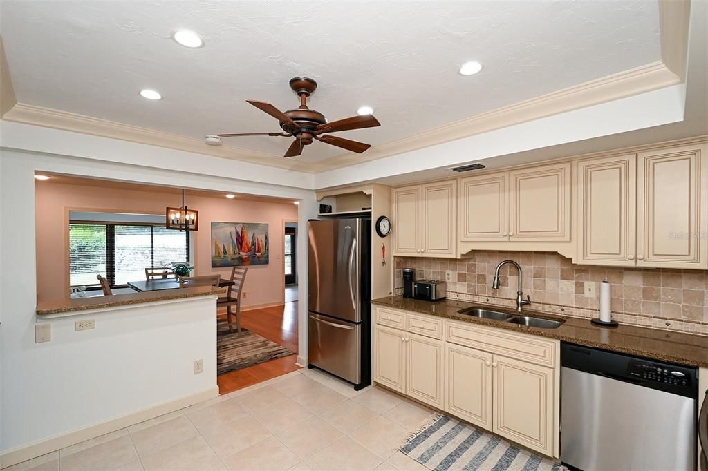 For Sale: $359,900 (2 beds, 2 baths, 1532 Square Feet)