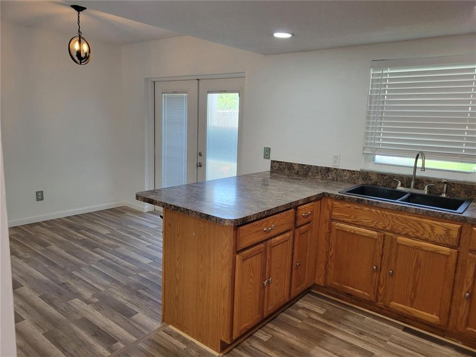 Active With Contract: $339,000 (3 beds, 2 baths, 1164 Square Feet)