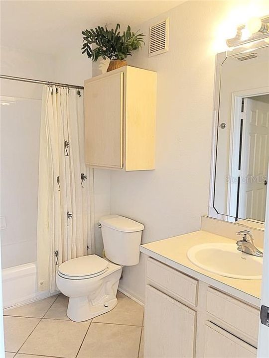 For Rent: $1,300 (1 beds, 1 baths, 701 Square Feet)