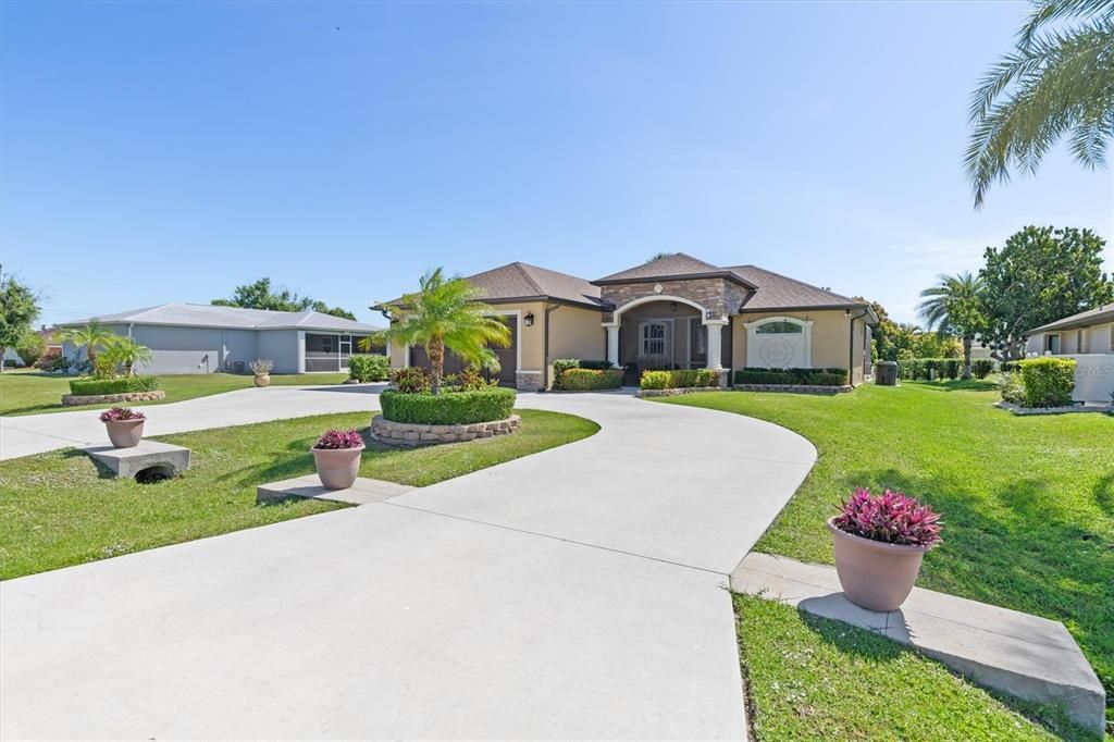 Welcome home to the next chapter of your Florida lifestyle. Mature landscaping, exemplary aesthetic appeal, both inside and out, plus its convenient location add to the many features this home offers.