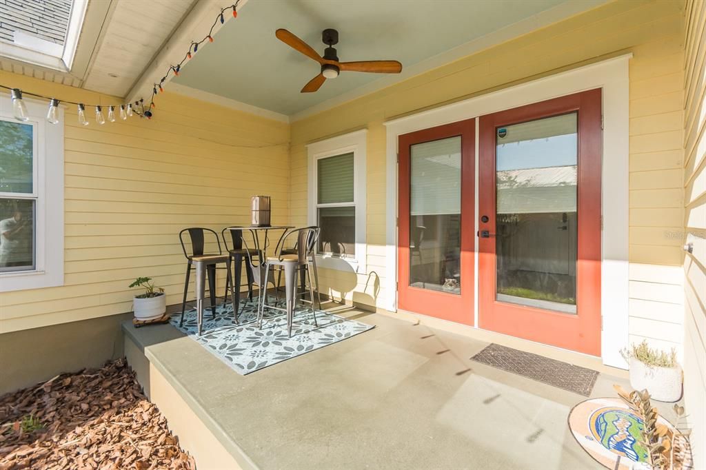 Active With Contract: $399,900 (3 beds, 2 baths, 1526 Square Feet)