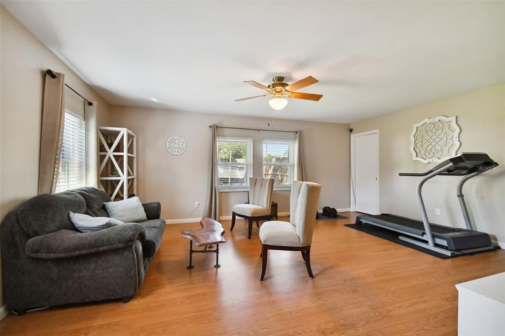 For Sale: $425,000 (3 beds, 2 baths, 2021 Square Feet)