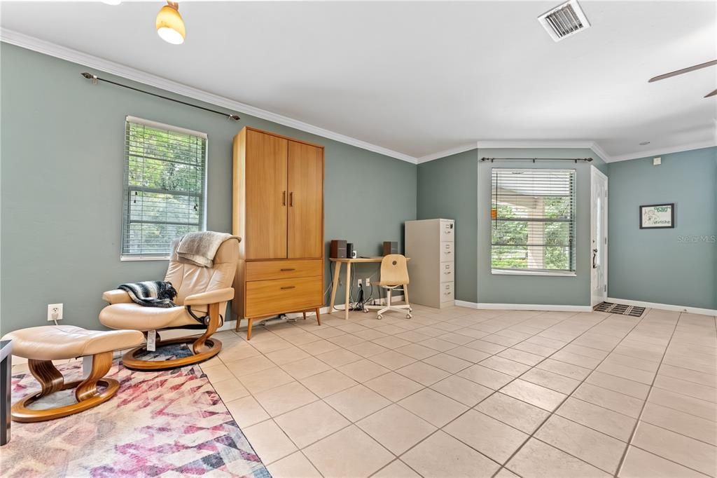 Active With Contract: $285,000 (3 beds, 2 baths, 1423 Square Feet)