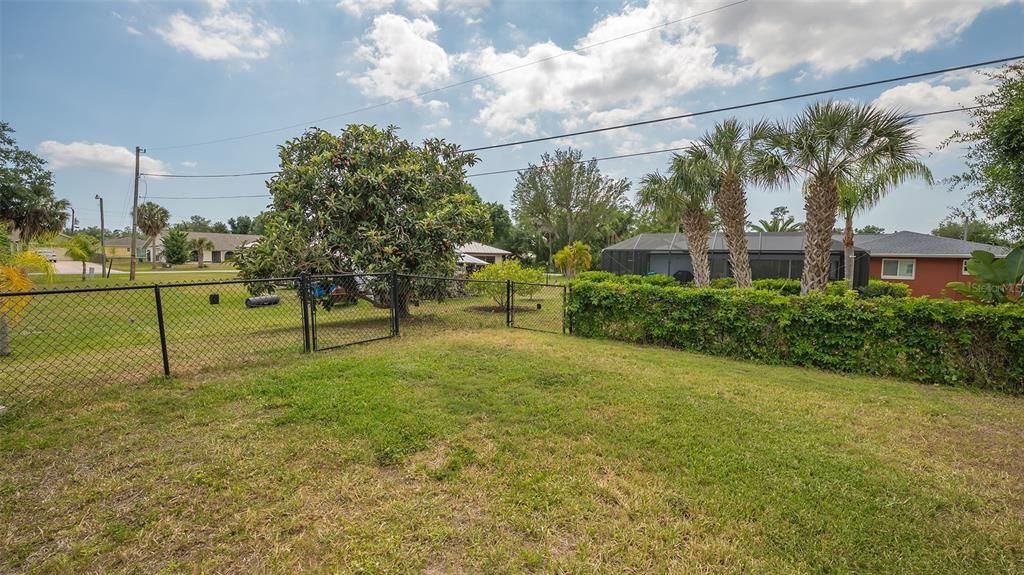 Recently Sold: $465,000 (3 beds, 2 baths, 1885 Square Feet)