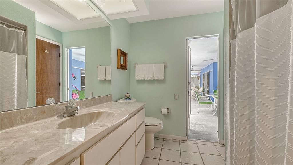 MAIN BATHROOM WITH ACCESS TO COVERED LANAI AND POOL