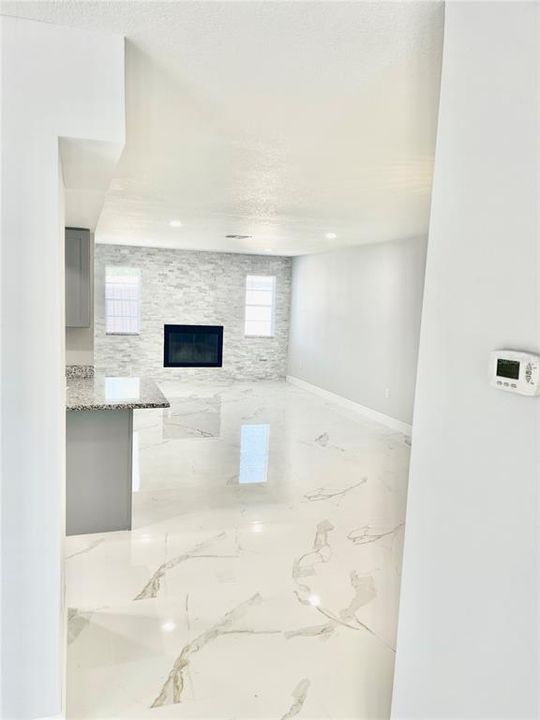 Active With Contract: $339,900 (3 beds, 2 baths, 1633 Square Feet)