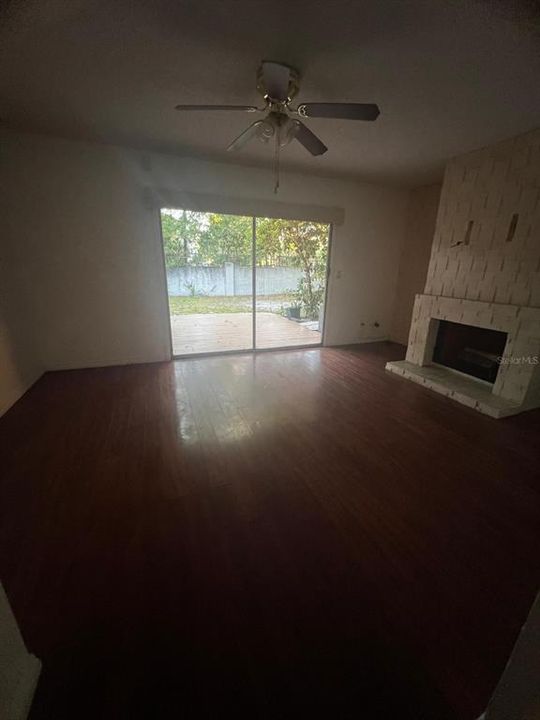 For Sale: $180,000 (3 beds, 2 baths, 1216 Square Feet)
