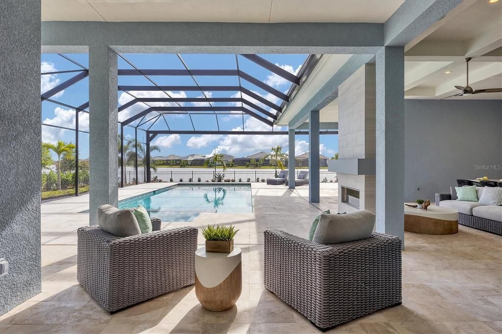 Expansive outdoor entertaining on the screened Lanai