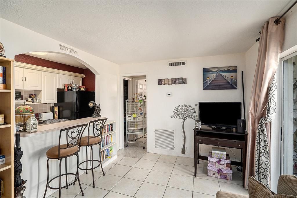 Active With Contract: $105,000 (1 beds, 1 baths, 490 Square Feet)