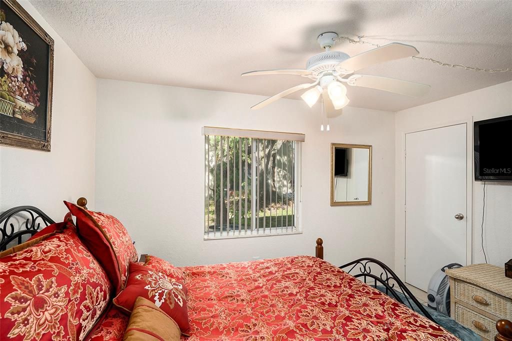 Active With Contract: $105,000 (1 beds, 1 baths, 490 Square Feet)