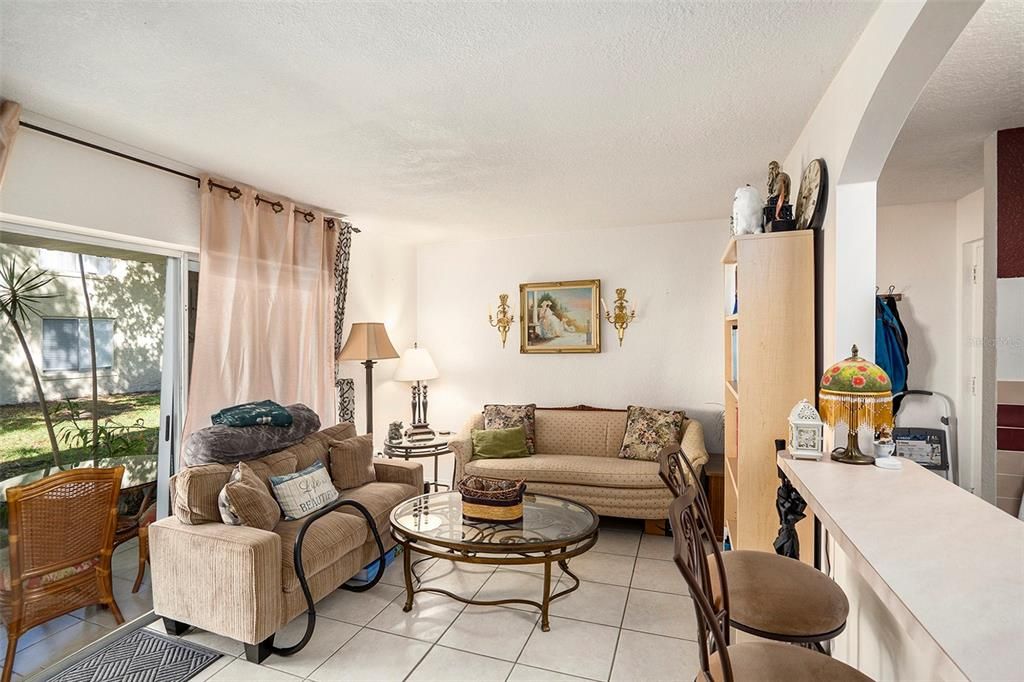 Active With Contract: $105,000 (1 beds, 1 baths, 490 Square Feet)