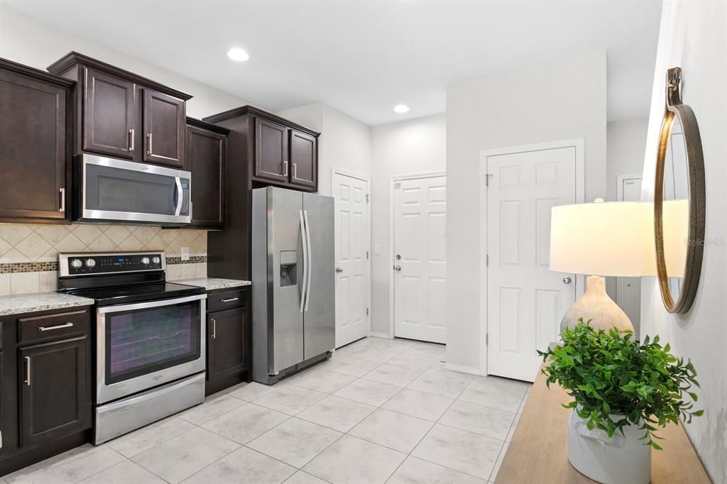 Active With Contract: $290,000 (2 beds, 2 baths, 1496 Square Feet)