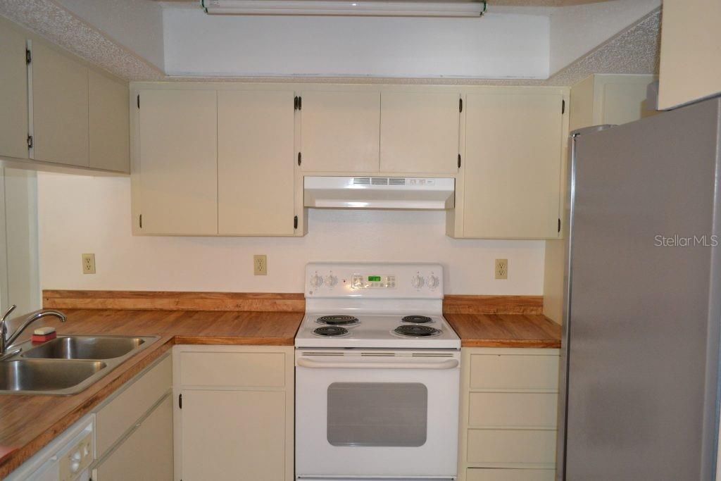 For Sale: $170,000 (2 beds, 2 baths, 871 Square Feet)