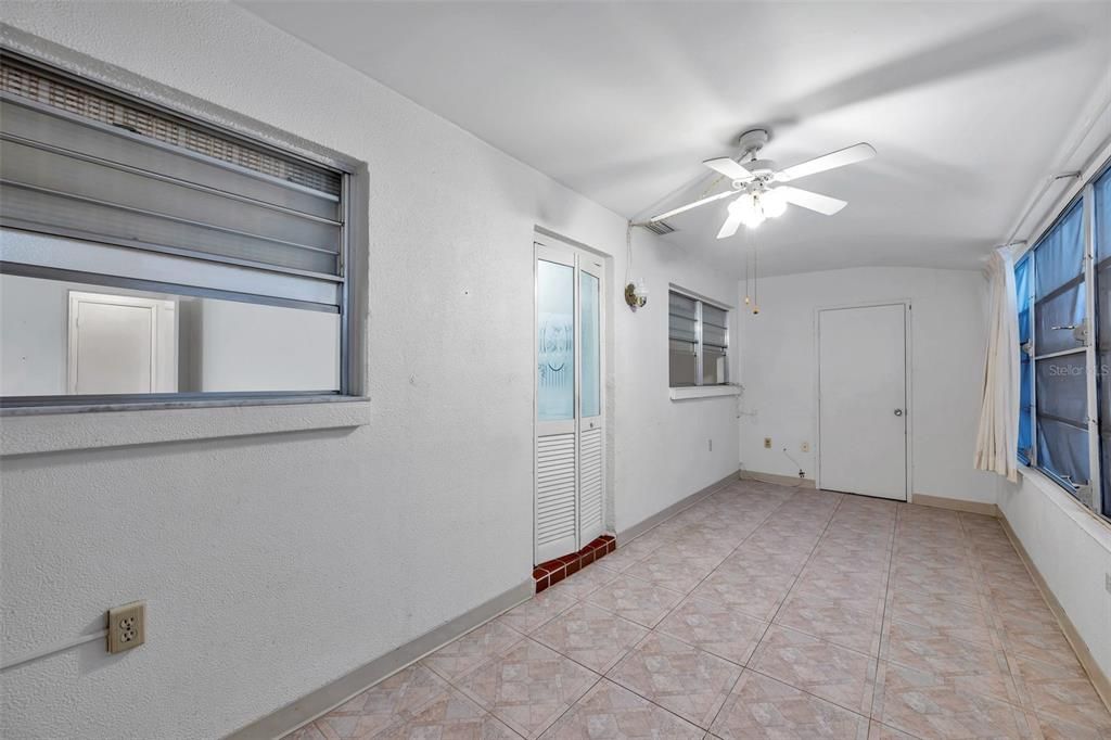 For Sale: $105,000 (2 beds, 2 baths, 810 Square Feet)