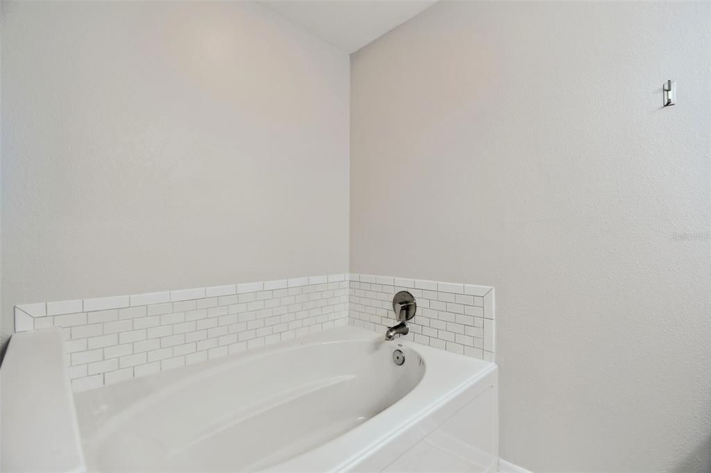 Active With Contract: $389,900 (4 beds, 2 baths, 2848 Square Feet)