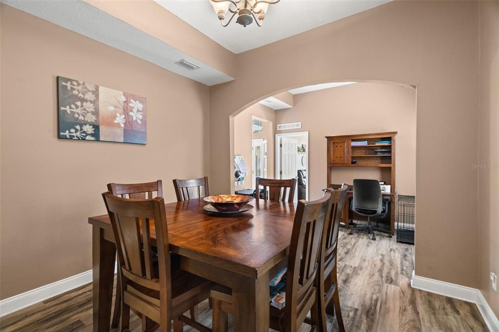 Dining Room with 10 ft Ceiling