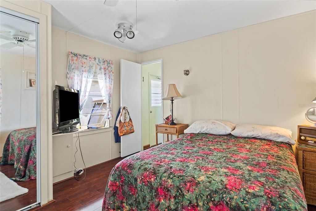 Active With Contract: $114,000 (1 beds, 1 baths, 552 Square Feet)