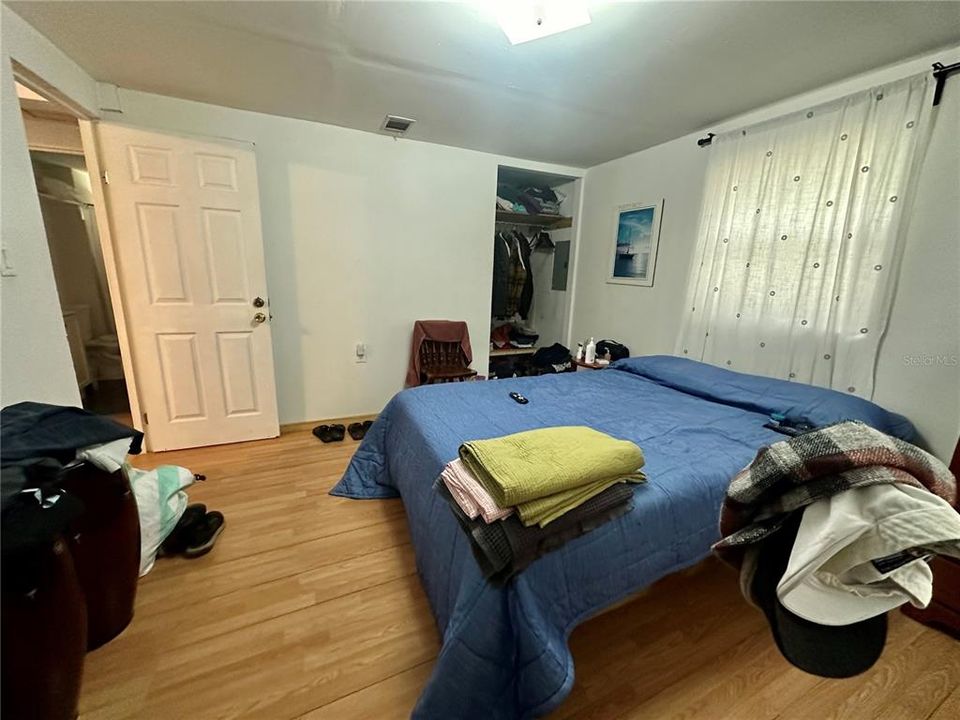 Active With Contract: $167,000 (2 beds, 1 baths, 624 Square Feet)