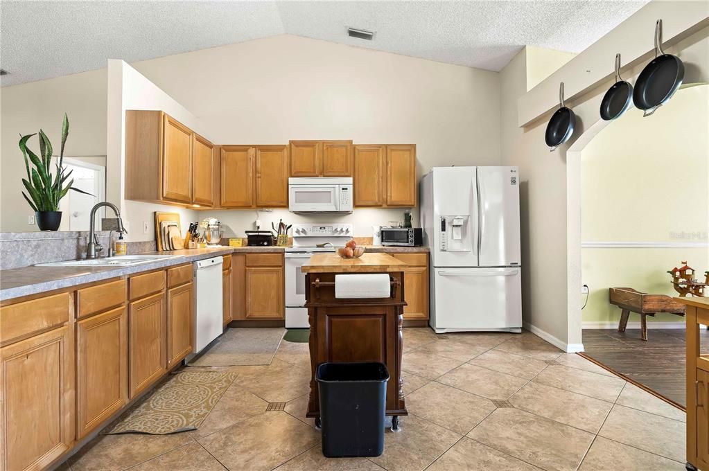 For Sale: $390,000 (4 beds, 2 baths, 2083 Square Feet)