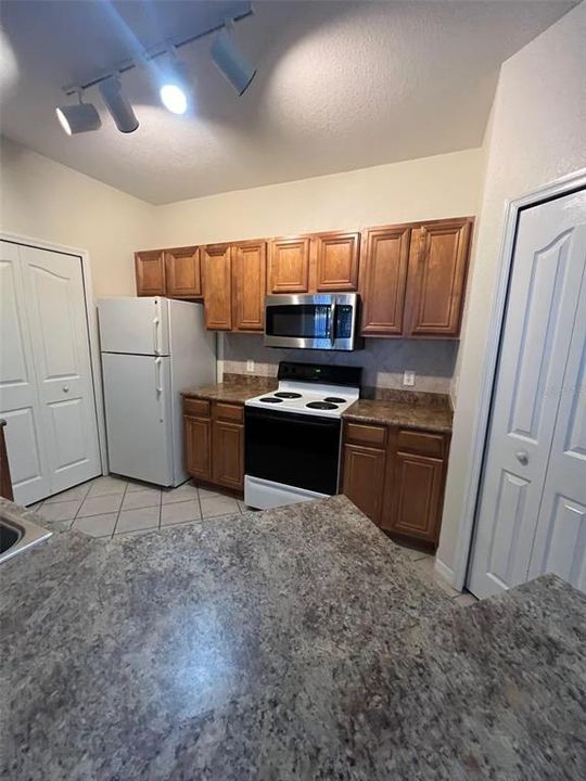 Recently Rented: $1,750 (2 beds, 2 baths, 1138 Square Feet)