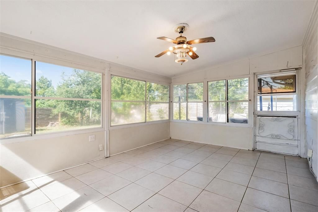 For Sale: $225,000 (2 beds, 2 baths, 1128 Square Feet)