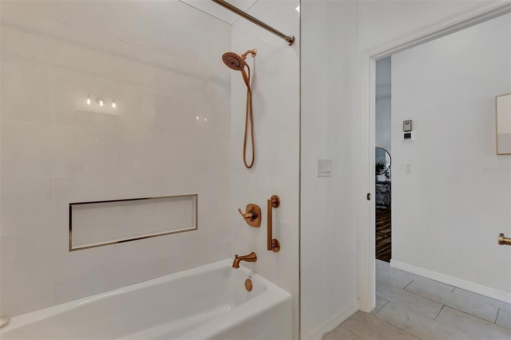 待售: $422,500 (2 贝兹, 2 浴室, 1350 平方英尺)