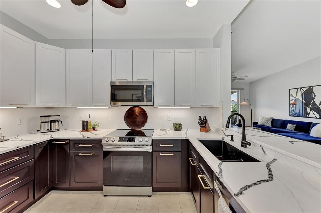 For Sale: $422,500 (2 beds, 2 baths, 1350 Square Feet)