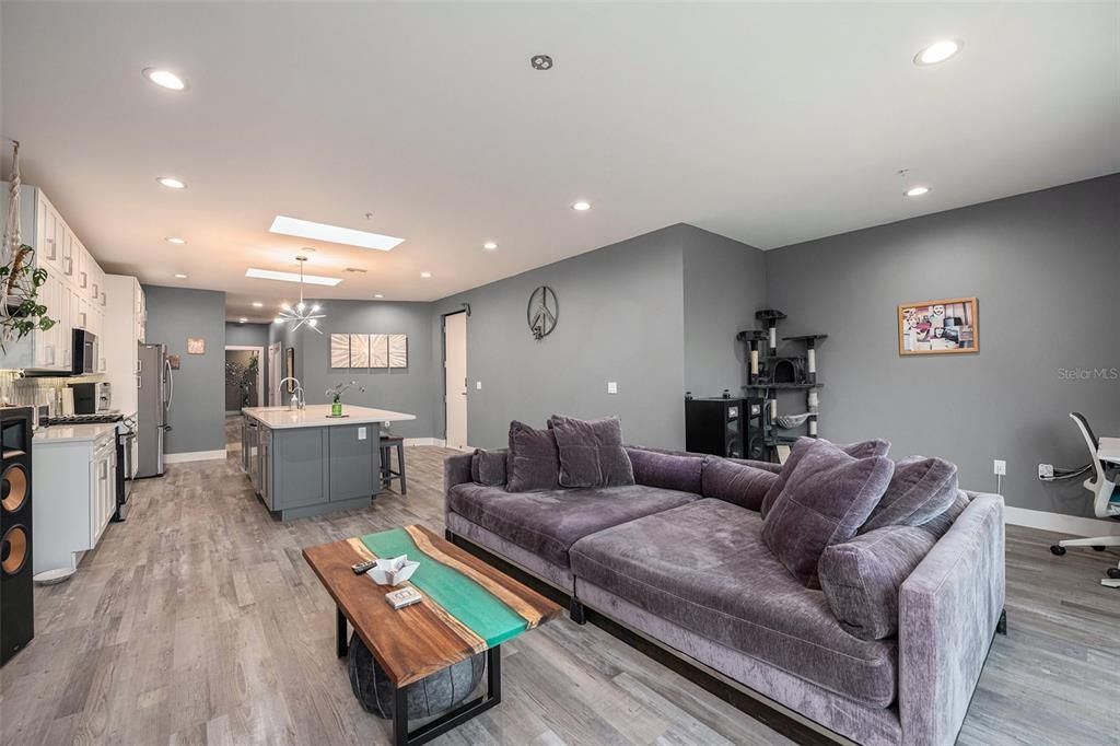 For Sale: $619,900 (2 beds, 2 baths, 1492 Square Feet)
