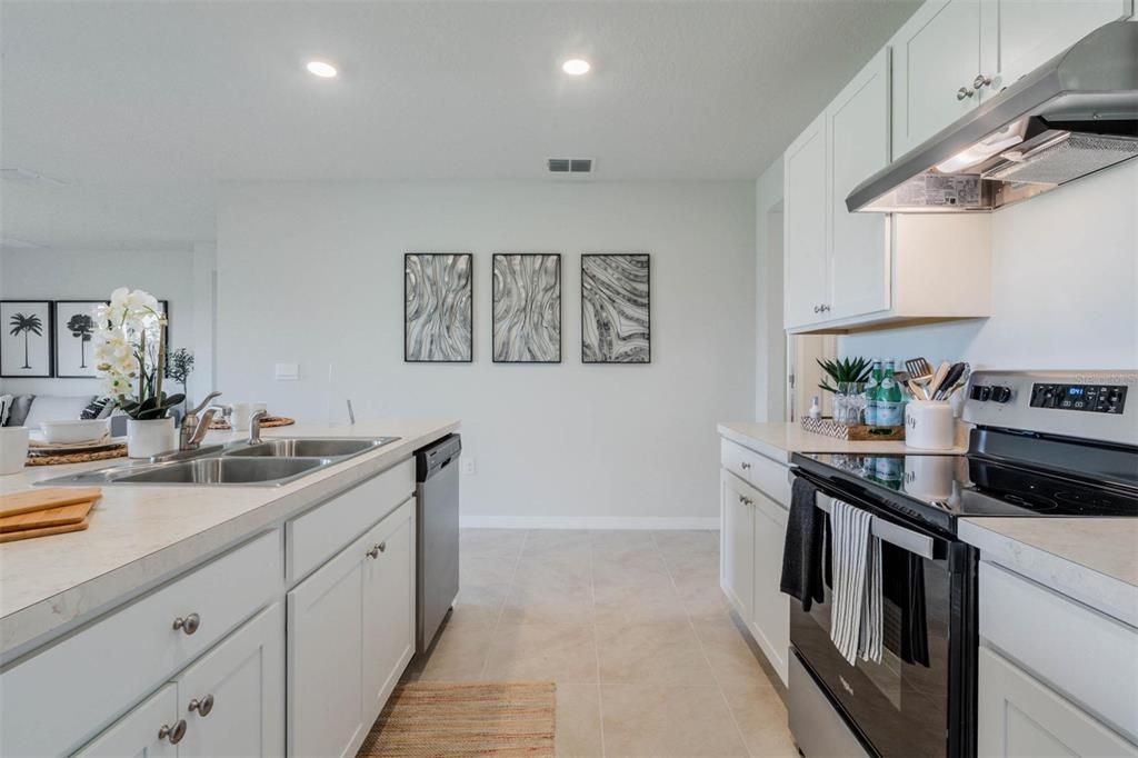 Active With Contract: $377,990 (4 beds, 2 baths, 1828 Square Feet)