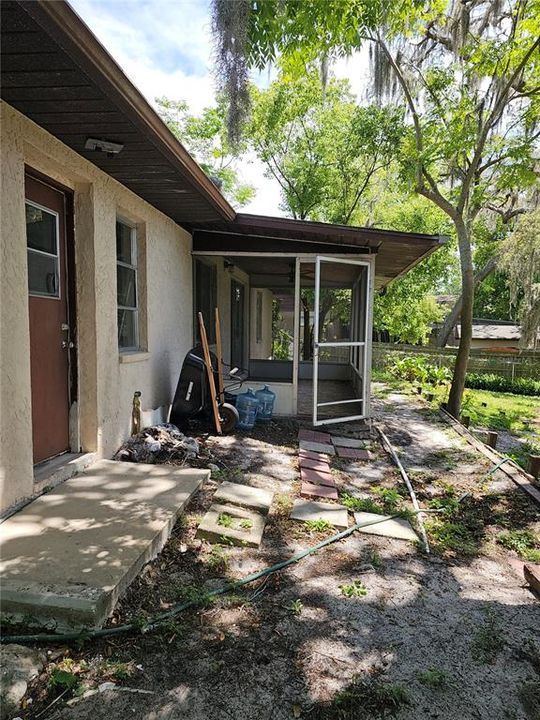 Recently Sold: $195,000 (2 beds, 2 baths, 930 Square Feet)