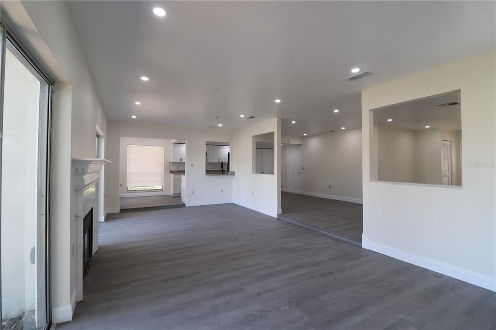 For Sale: $349,000 (3 beds, 2 baths, 1646 Square Feet)