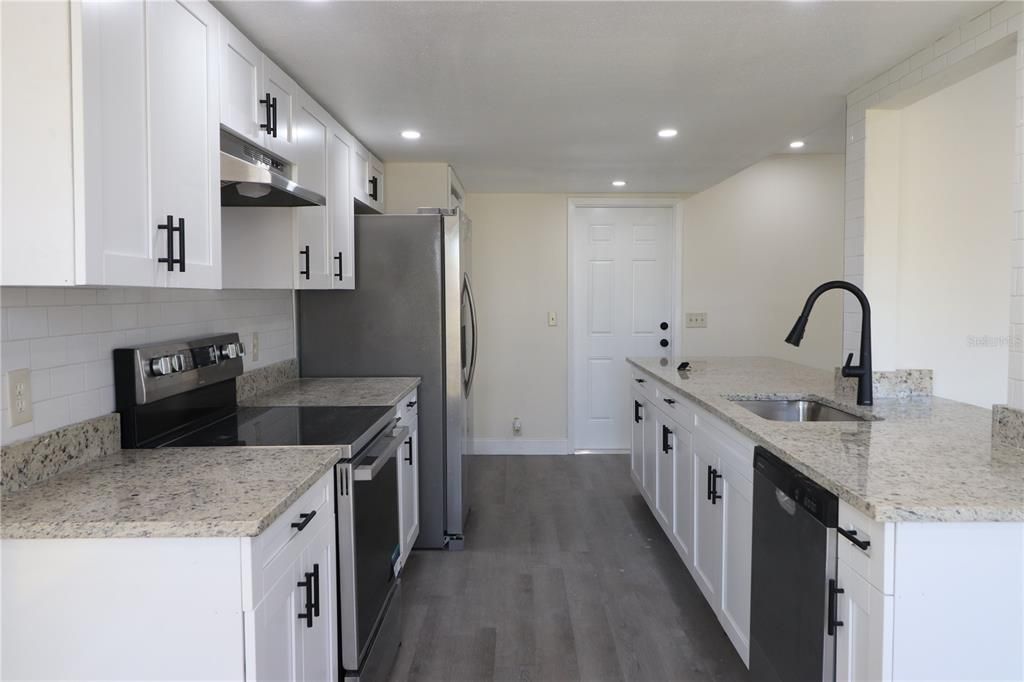 For Sale: $349,000 (3 beds, 2 baths, 1646 Square Feet)