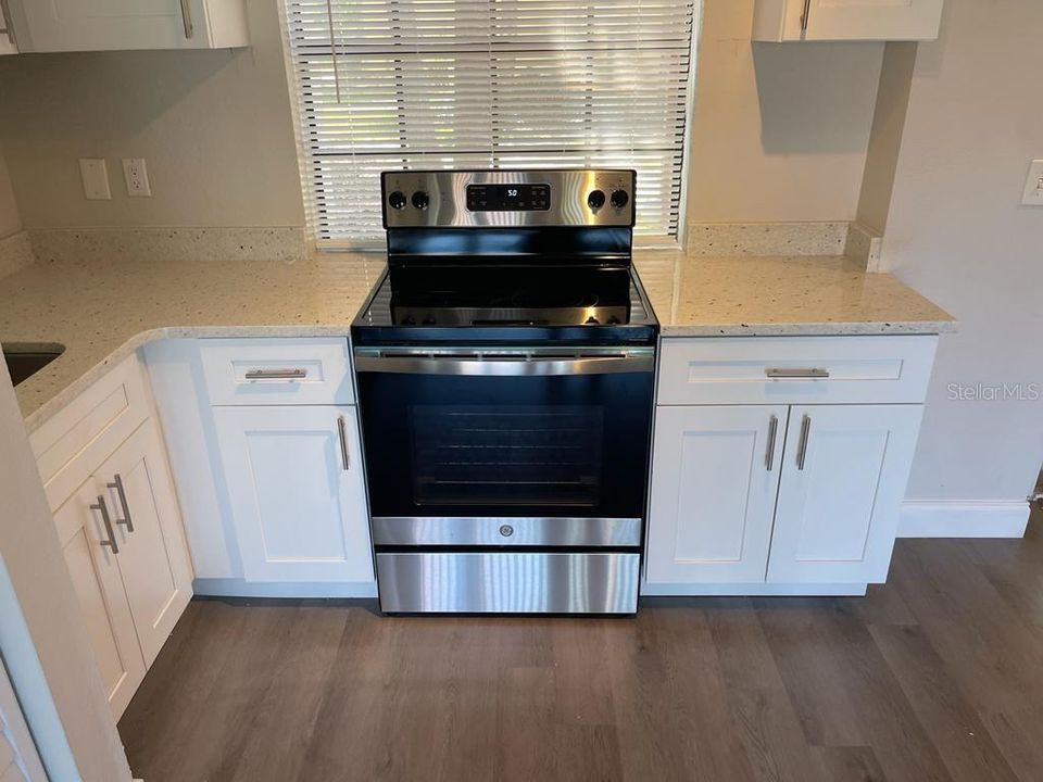 Active With Contract: $1,450 (1 beds, 1 baths, 745 Square Feet)